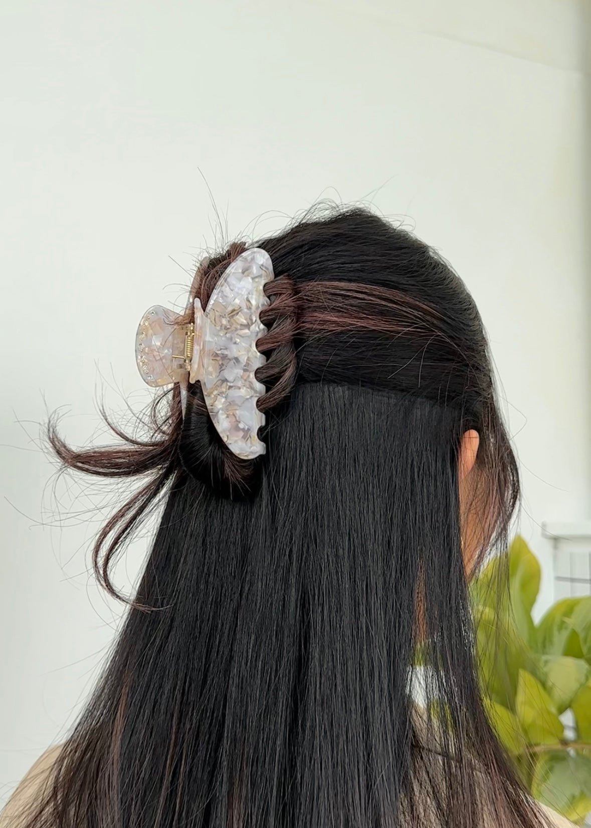 Cream Marble Claw Clip